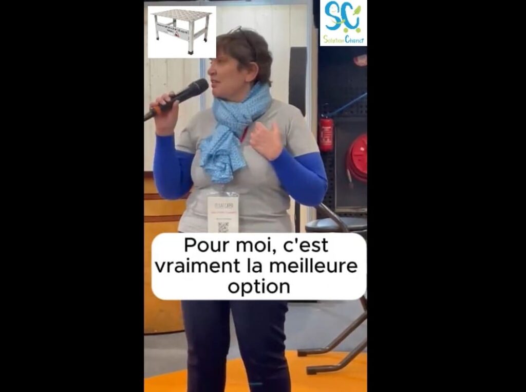 Isabelle Nicolas présentant un chariot de manutention à hauteur variable lors du salon Safexpo Brest 2026.